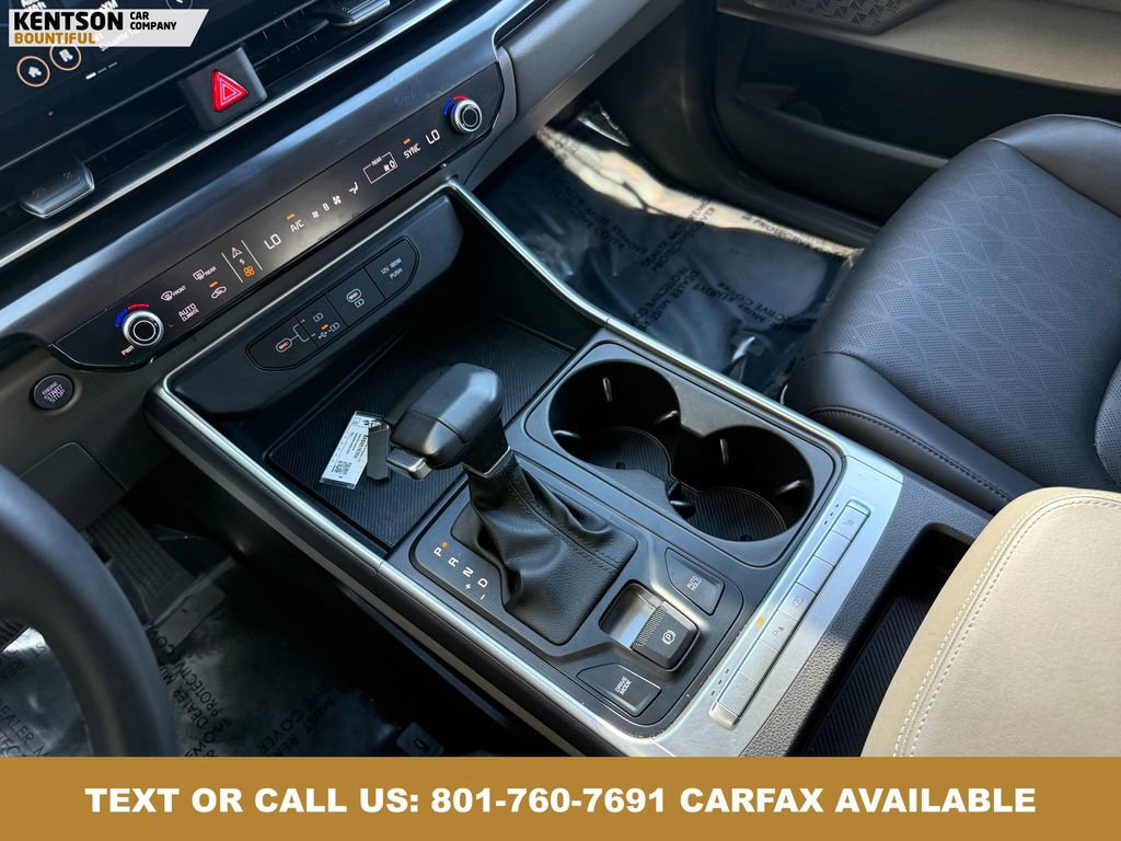 Used 2025 Kia Carnival FWD image 24