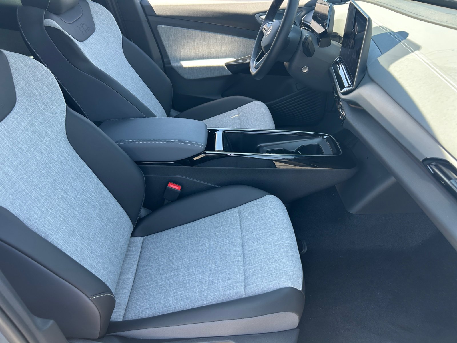 New 2025 Volkswagen ID.4 Pro RWD image 18