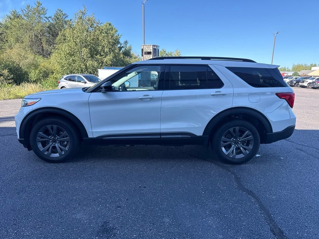 Used 2024 Ford Explorer XLT w/ Equipment Group 202A AWD/4WD image 11