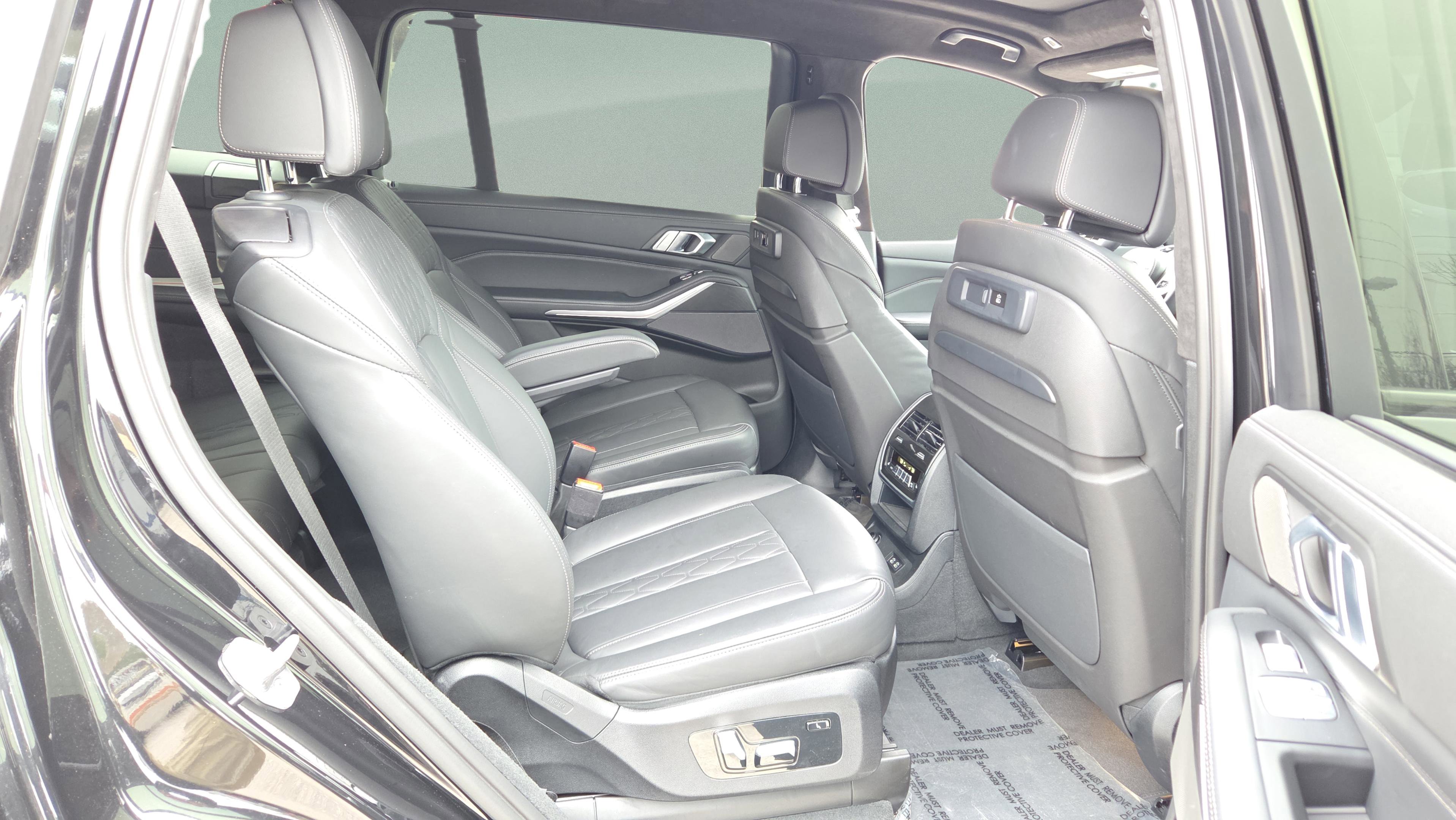 Used 2022 BMW X7 M50i w/ Luxury Seating Package image 25