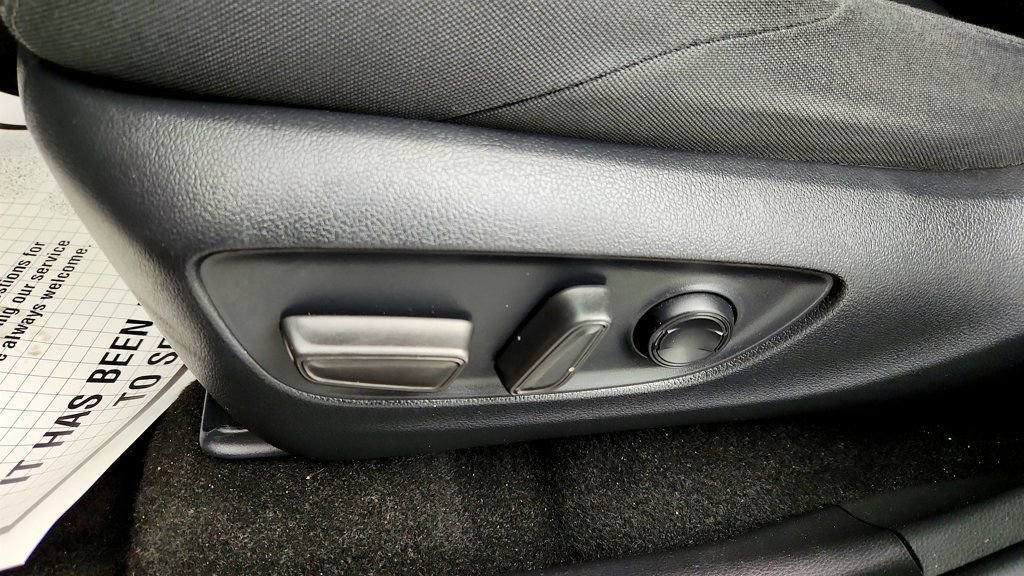 Used 2021 Toyota Venza LE image 11