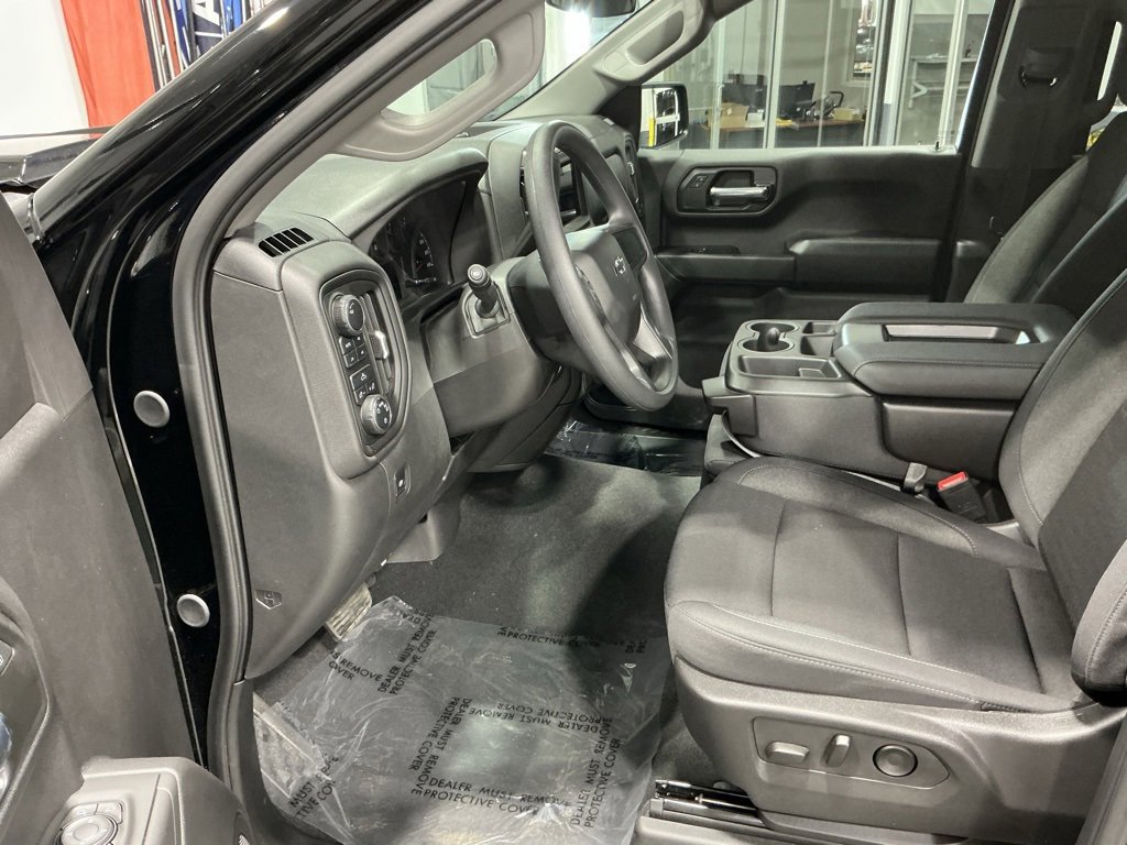 Used 2025 Chevrolet Silverado 1500 Custom Trail Boss w/ Dark Appearance Package image 3