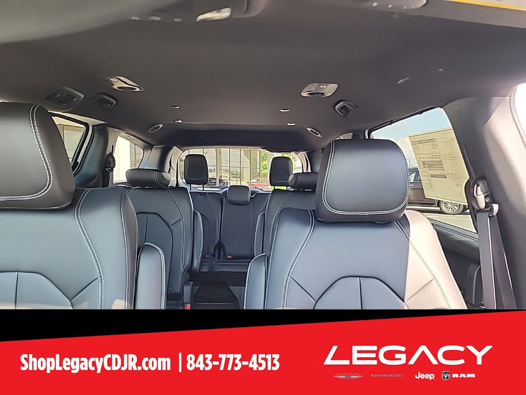 New 2026 Chrysler Pacifica Select image 24