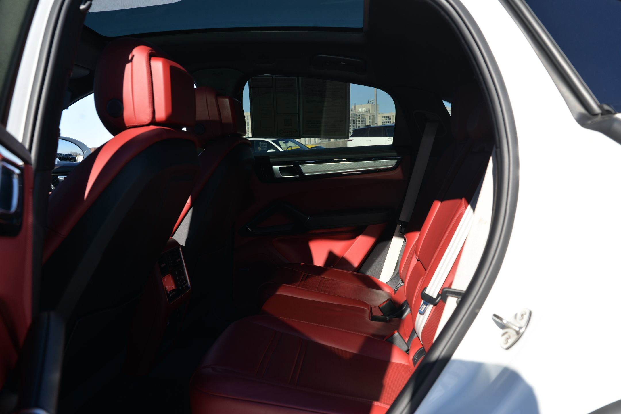 Certified 2023 Porsche Cayenne Platinum Edition image 14