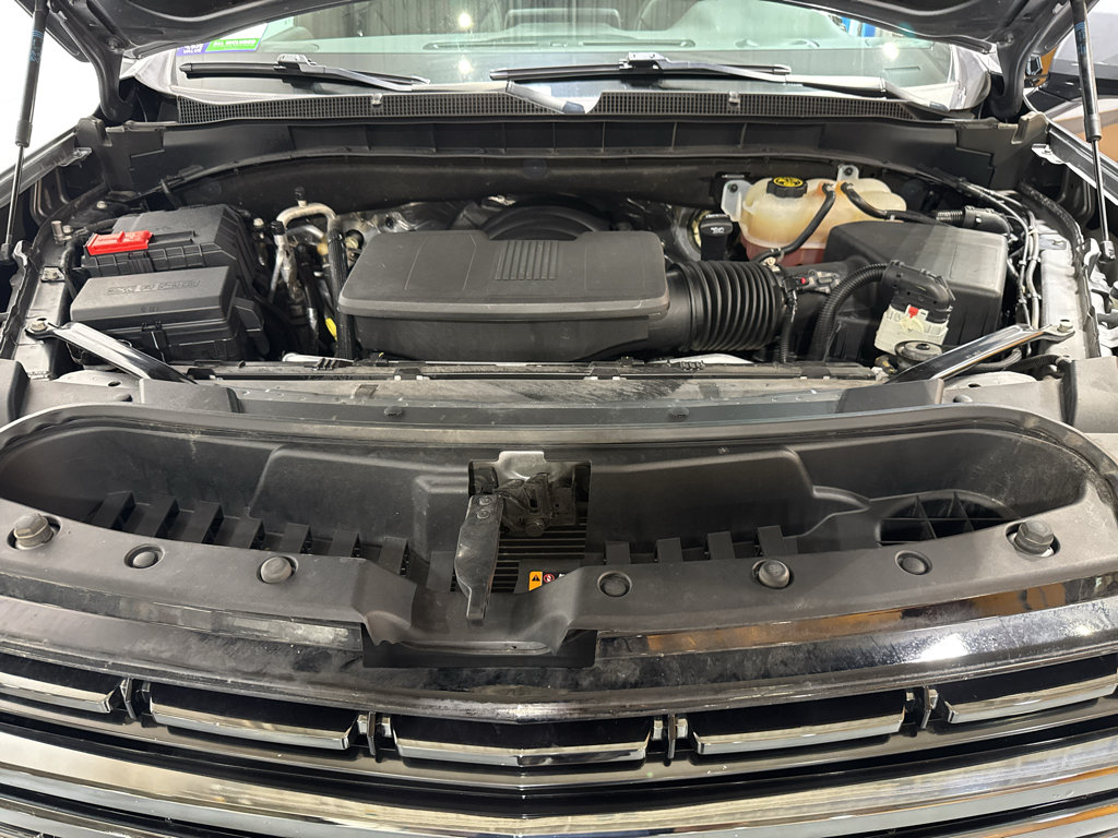Used 2022 Chevrolet Suburban RST w/ Luxury Package AWD/4WD image 40