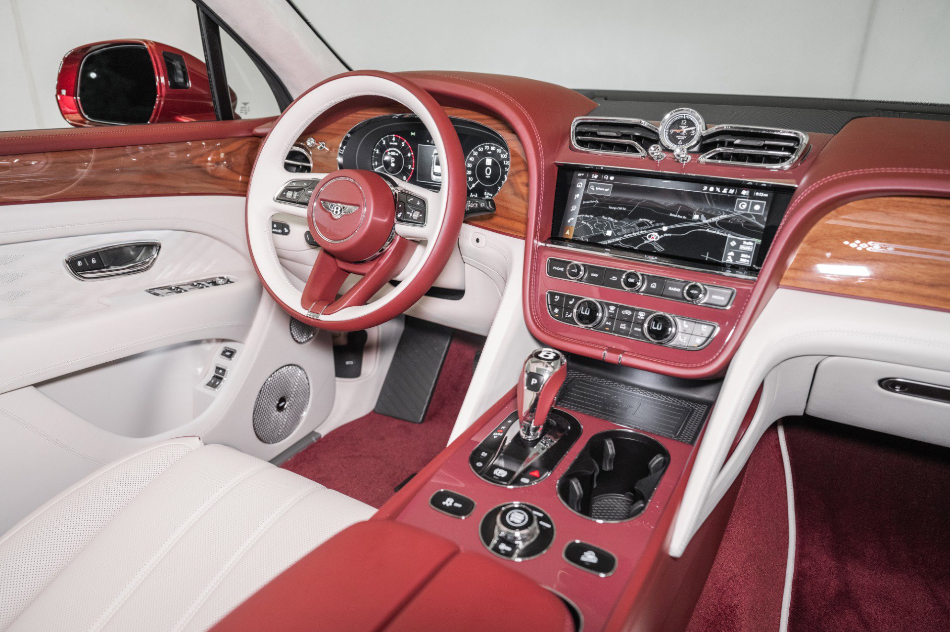 New 2025 Bentley Bentayga image 31