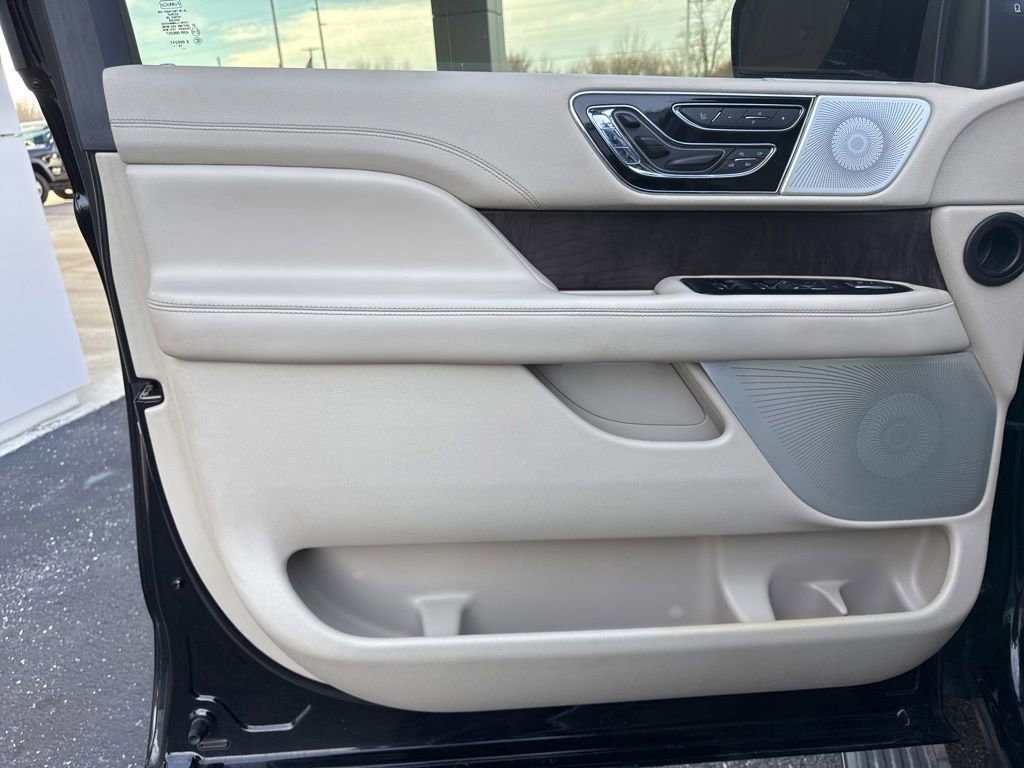 Used 2020 Lincoln Navigator Reserve w/ Luxury Package image 14