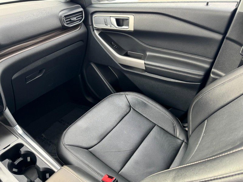 Used 2022 Ford Explorer Limited w/ Equipment Group 301A image 11