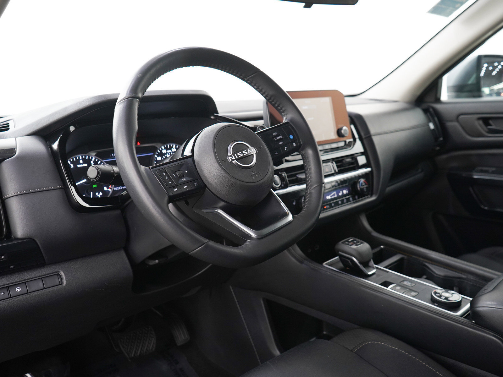 Used 2023 Nissan Pathfinder SV AWD/4WD image 26