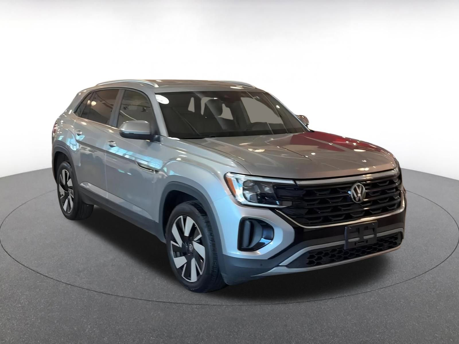 Used 2025 Volkswagen Atlas Cross Sport SE image 3