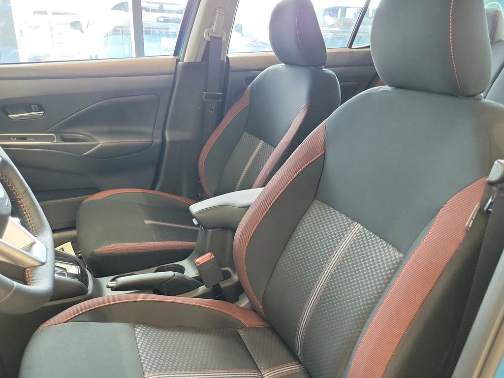 New 2025 Nissan Versa SR w/ Trunk Package FWD image 10