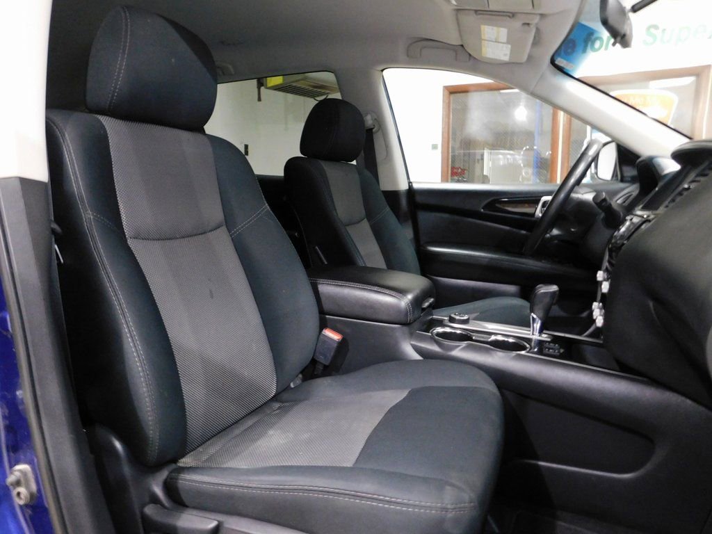 Used 2018 Nissan Pathfinder SV image 90