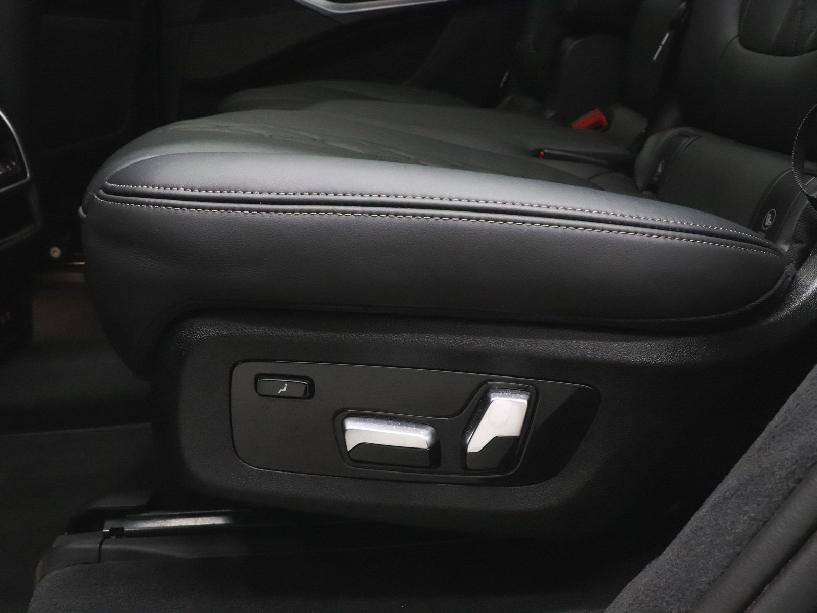 Used 2026 BMW X7 M60i image 22