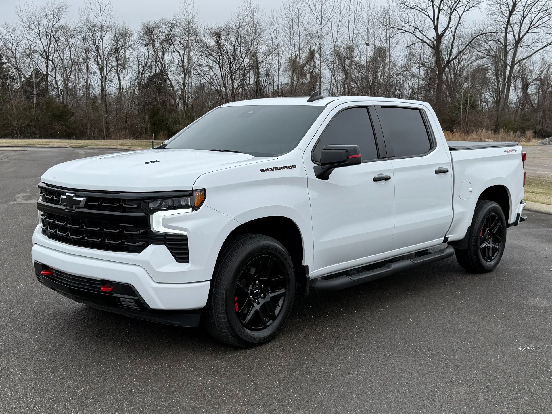 Used 2024 Chevrolet Silverado 1500 RST w/ Redline Edition AWD/4WD image 2