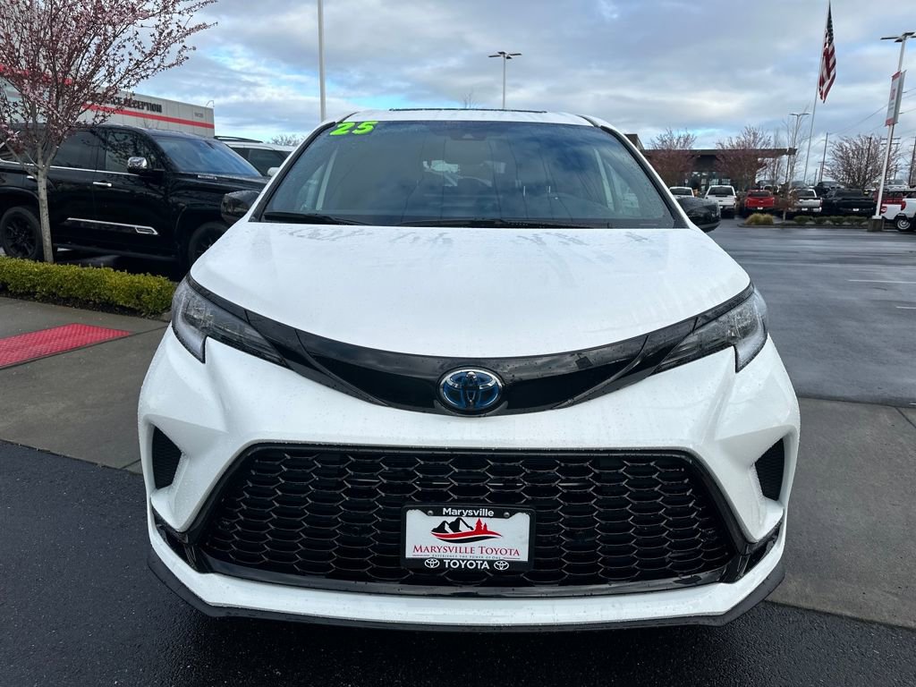 Used 2025 Toyota Sienna XSE w/ XSE Plus Package image 8