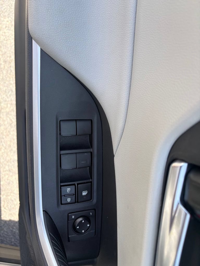 Used 2021 Toyota RAV4 XLE w/ Convenience Package AWD/4WD image 15