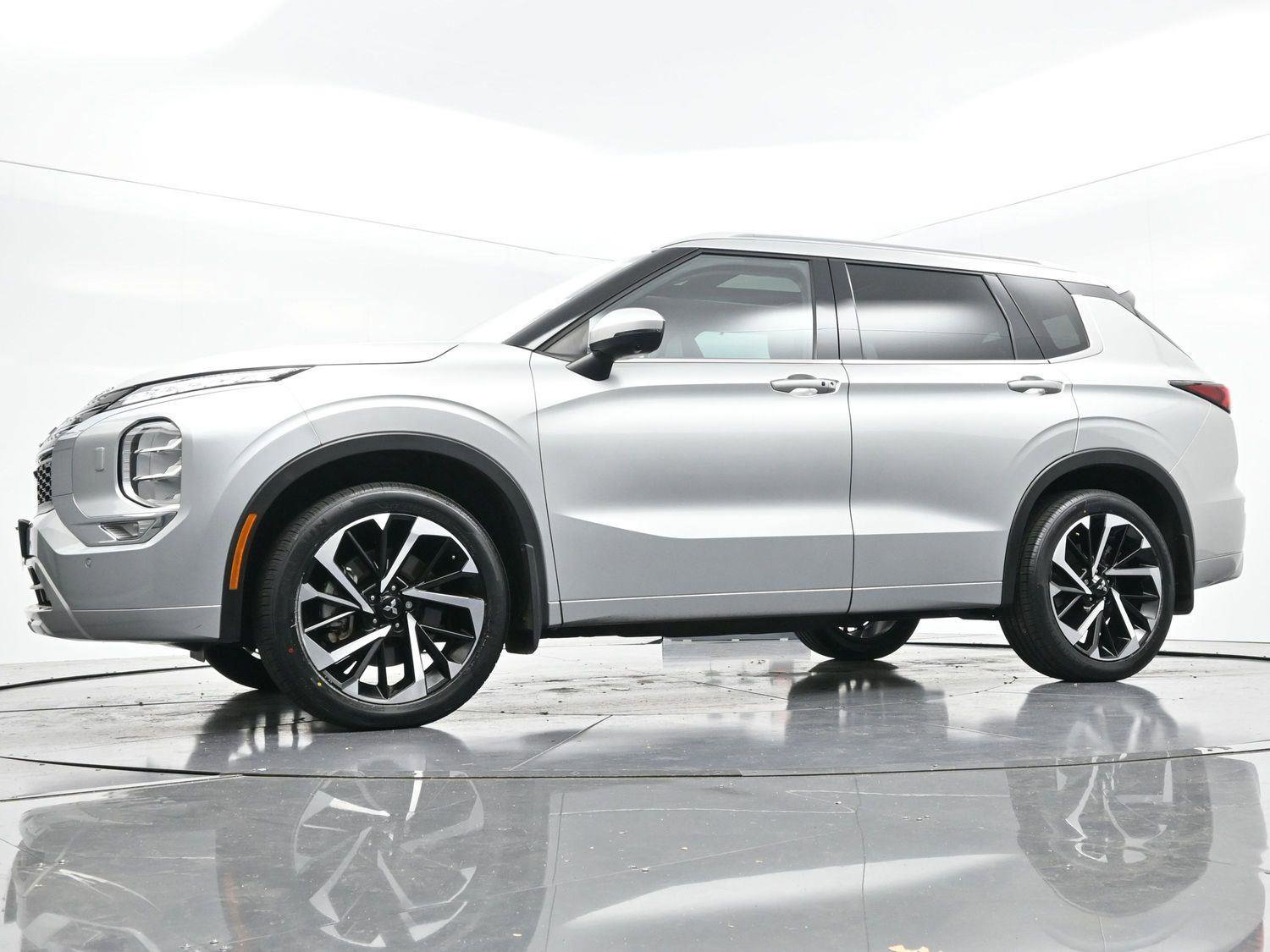 Used 2023 Mitsubishi Outlander SEL image 46