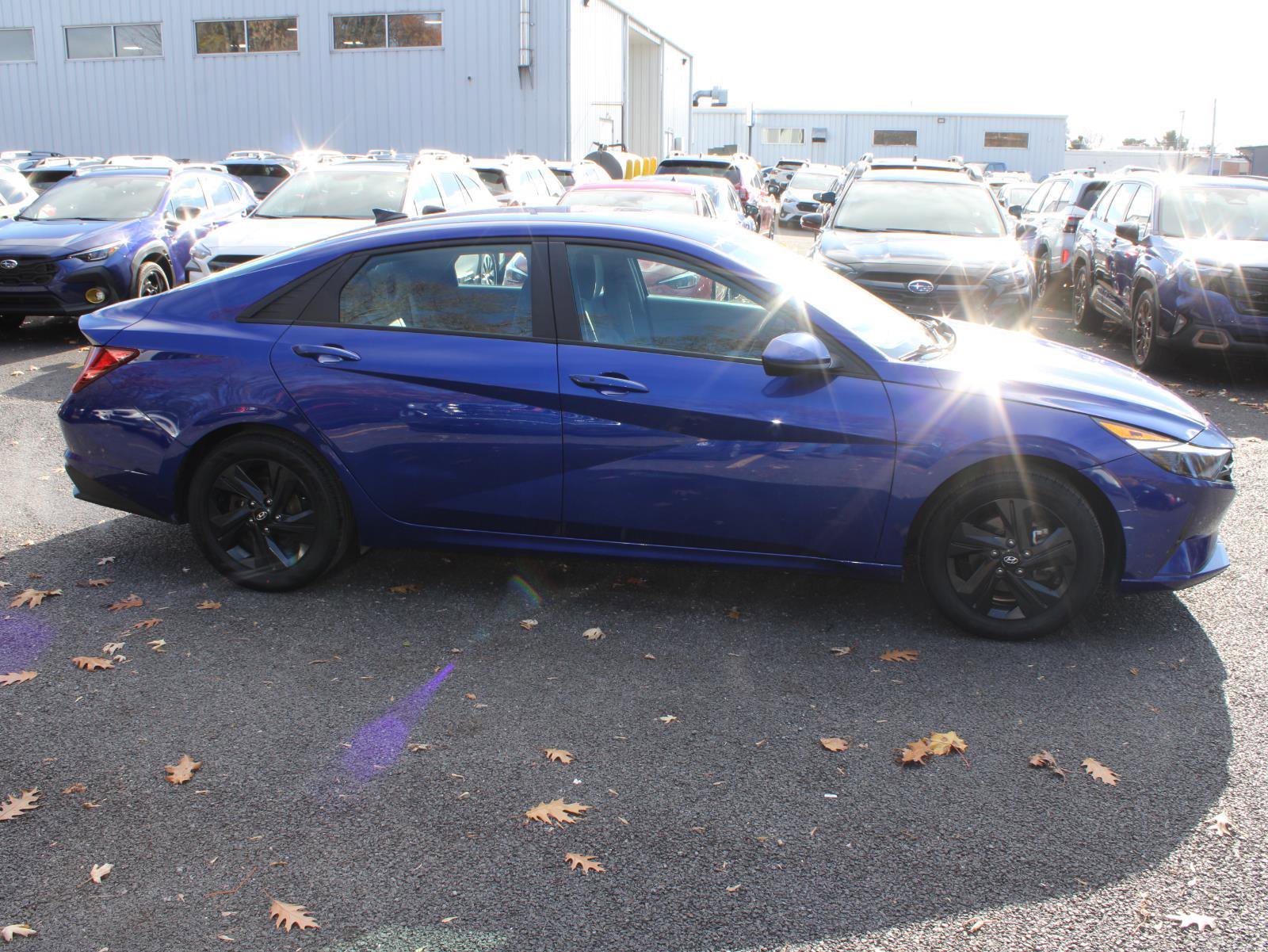 Used 2022 Hyundai Elantra Blue image 4