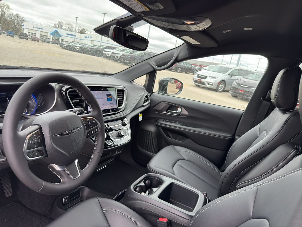 New 2026 Chrysler Pacifica Select FWD image 24