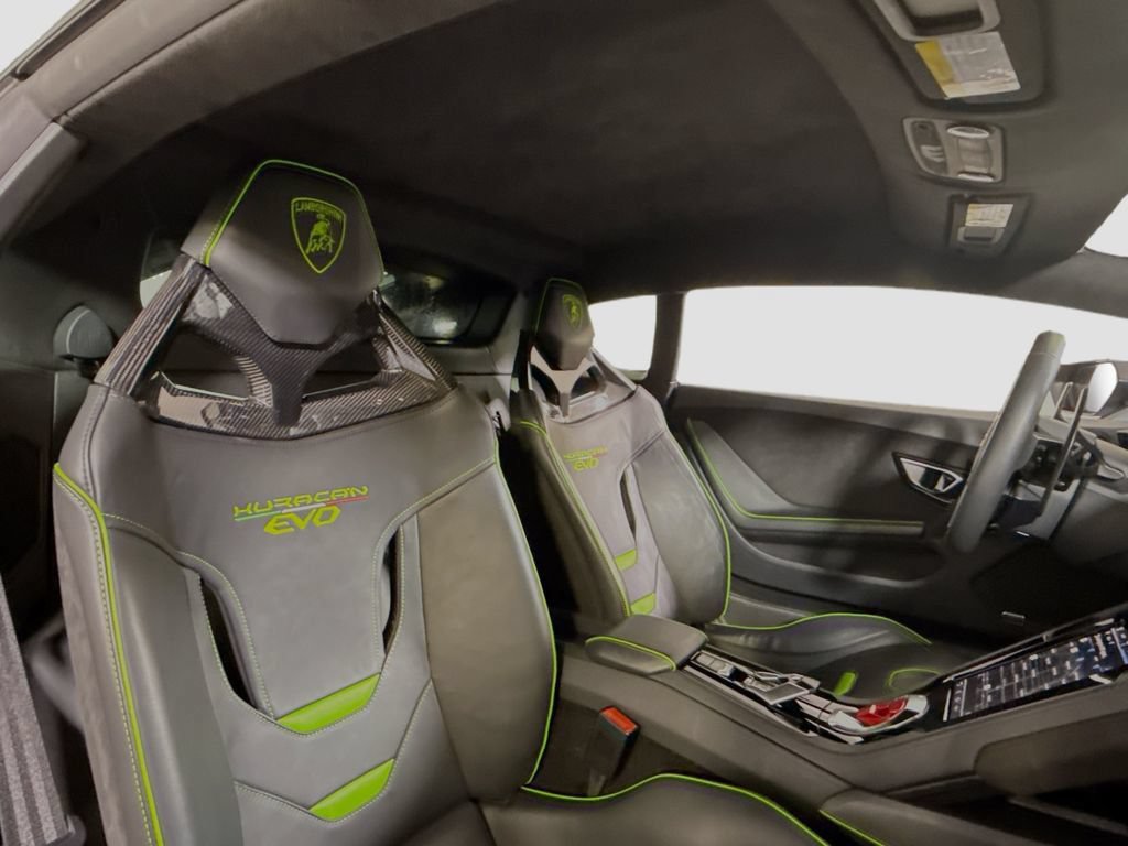 Used 2021 Lamborghini Huracan EVO RWD image 15