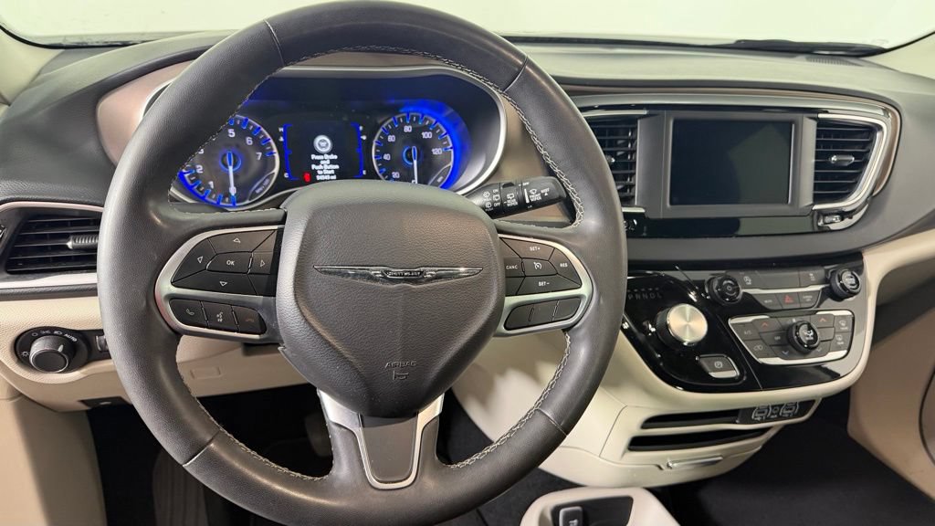 Used 2023 Chrysler Voyager LX FWD image 16