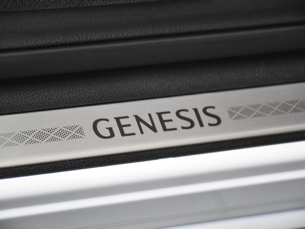 Used 2025 Genesis GV80 3.5T e-SC AWD/4WD image 17