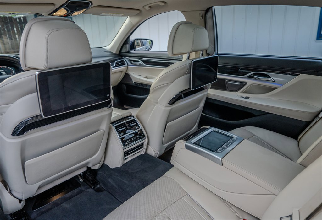Used 2020 BMW 750i xDrive w/ Executive Package AWD/4WD image 31