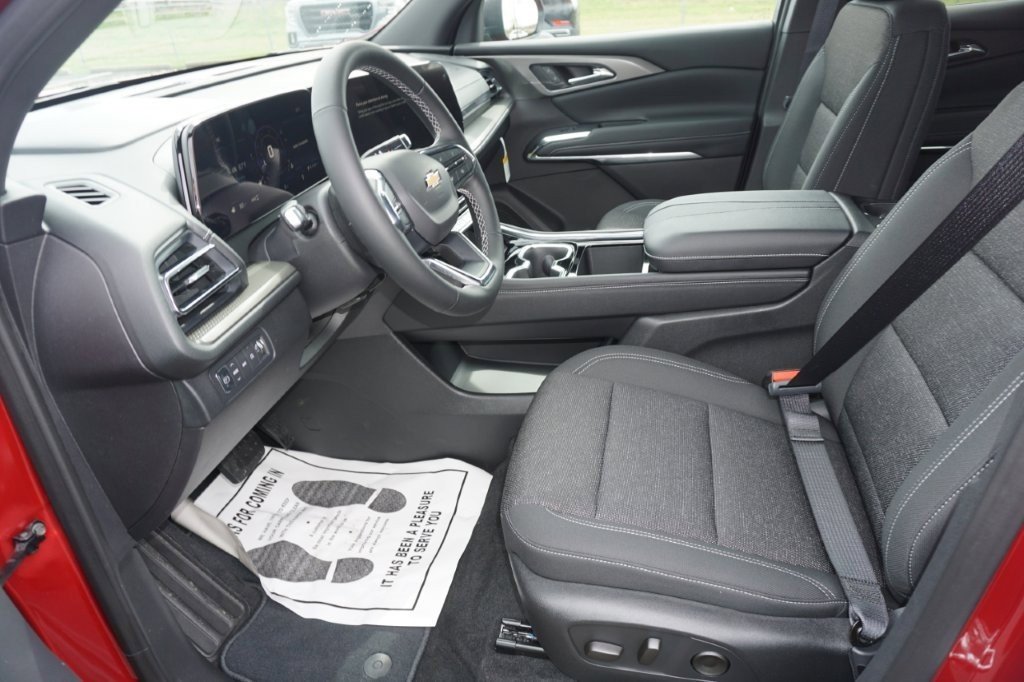 New 2025 Chevrolet Traverse LT w/ Driver Confidence Package image 14