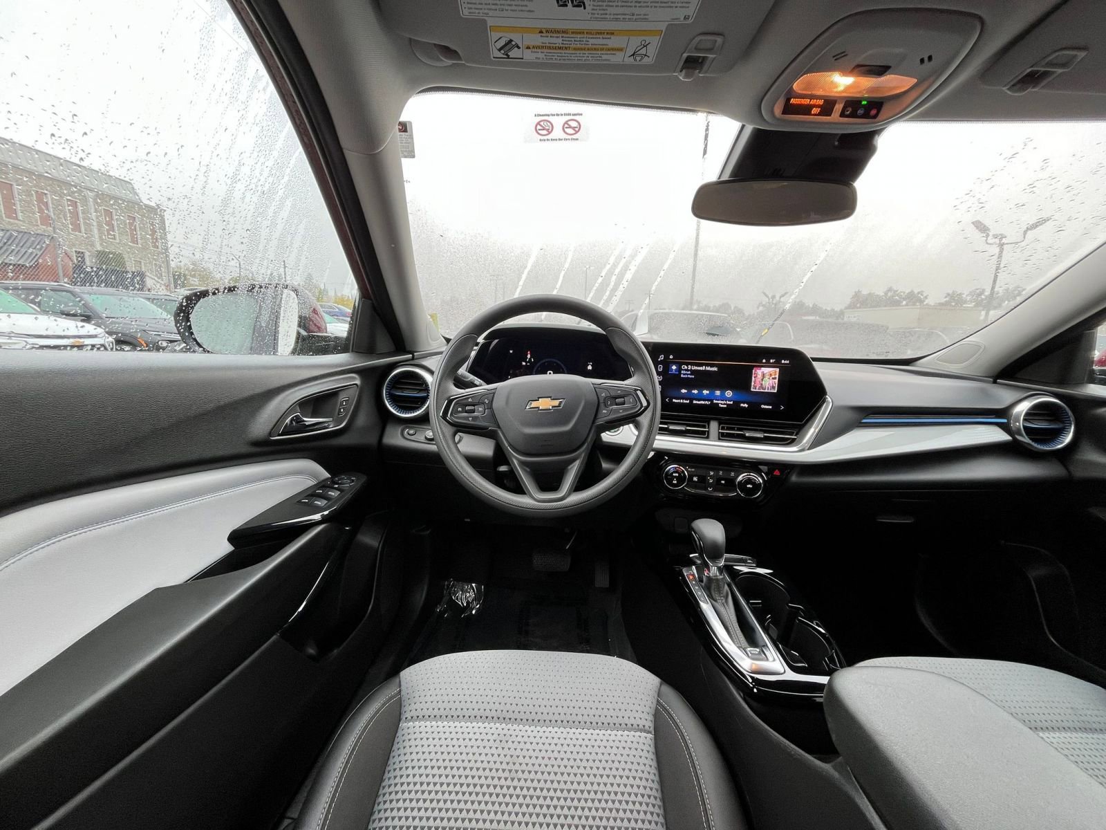 Used 2025 Chevrolet Trax LT image 32