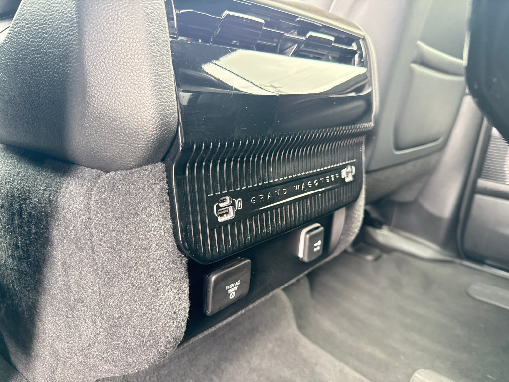 Used 2024 Jeep Grand Wagoneer L 4WD image 24