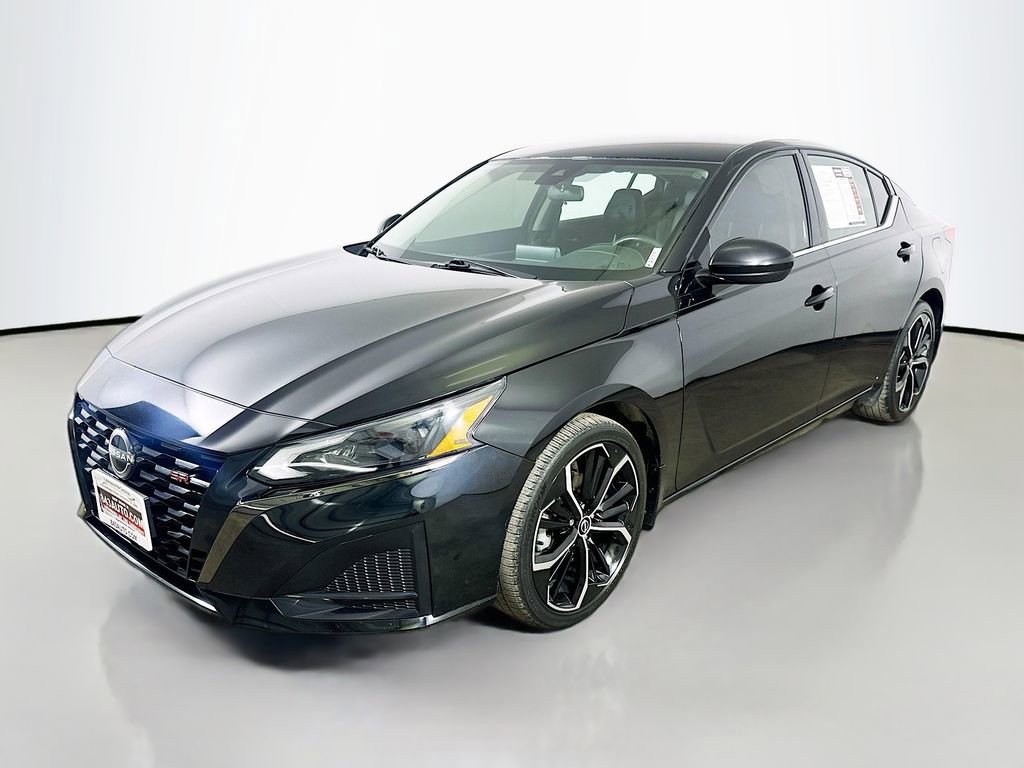 Used 2023 Nissan Altima 2.5 SR video 3