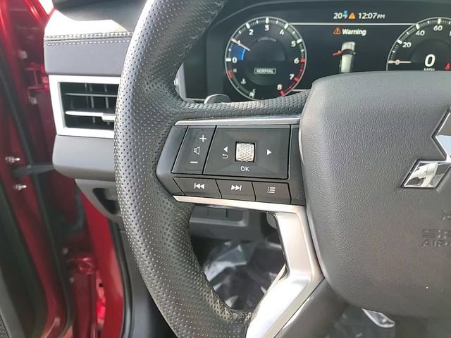 Used 2024 Mitsubishi Outlander SE image 17