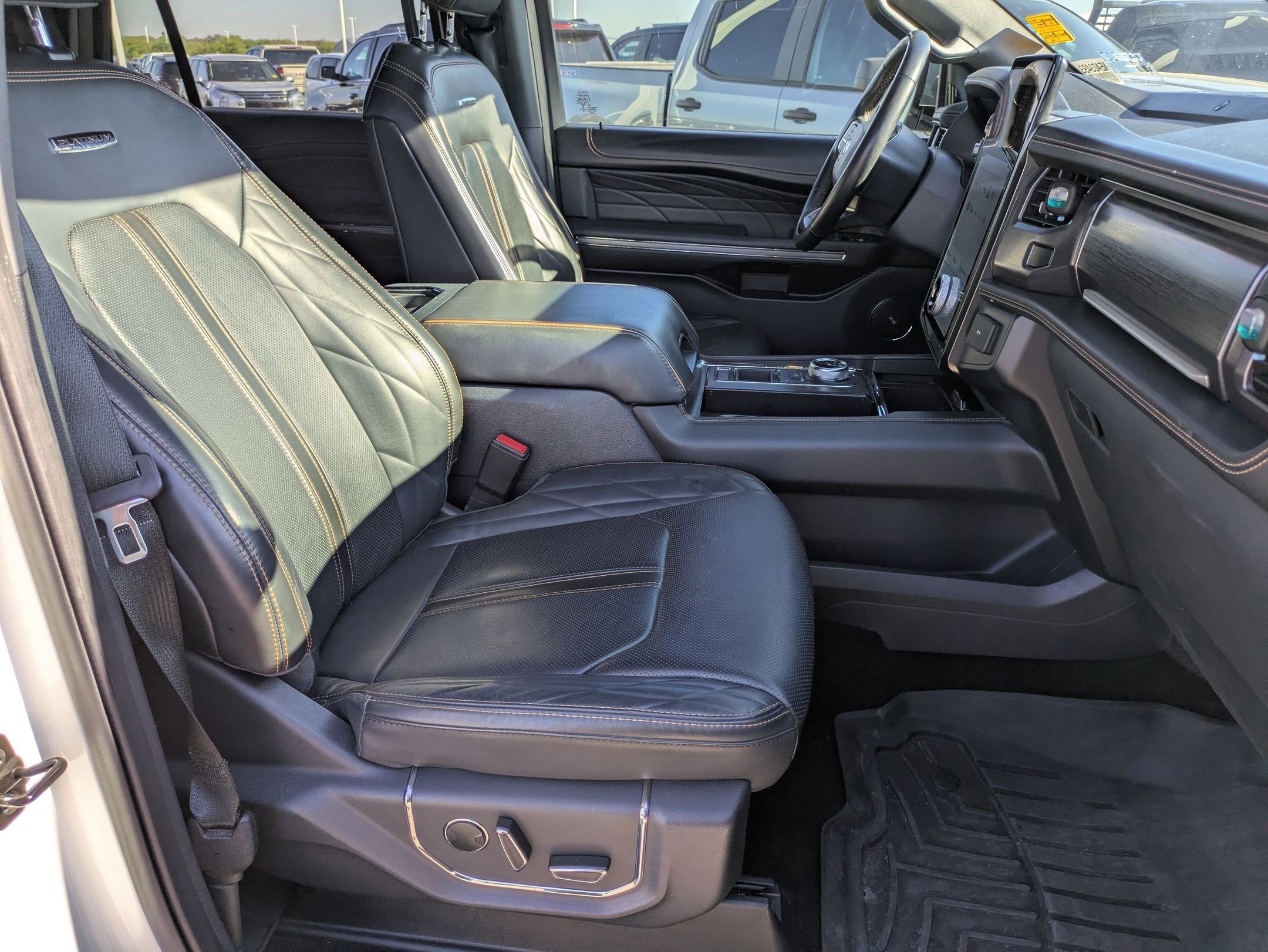 Used 2022 Ford Expedition Platinum image 27