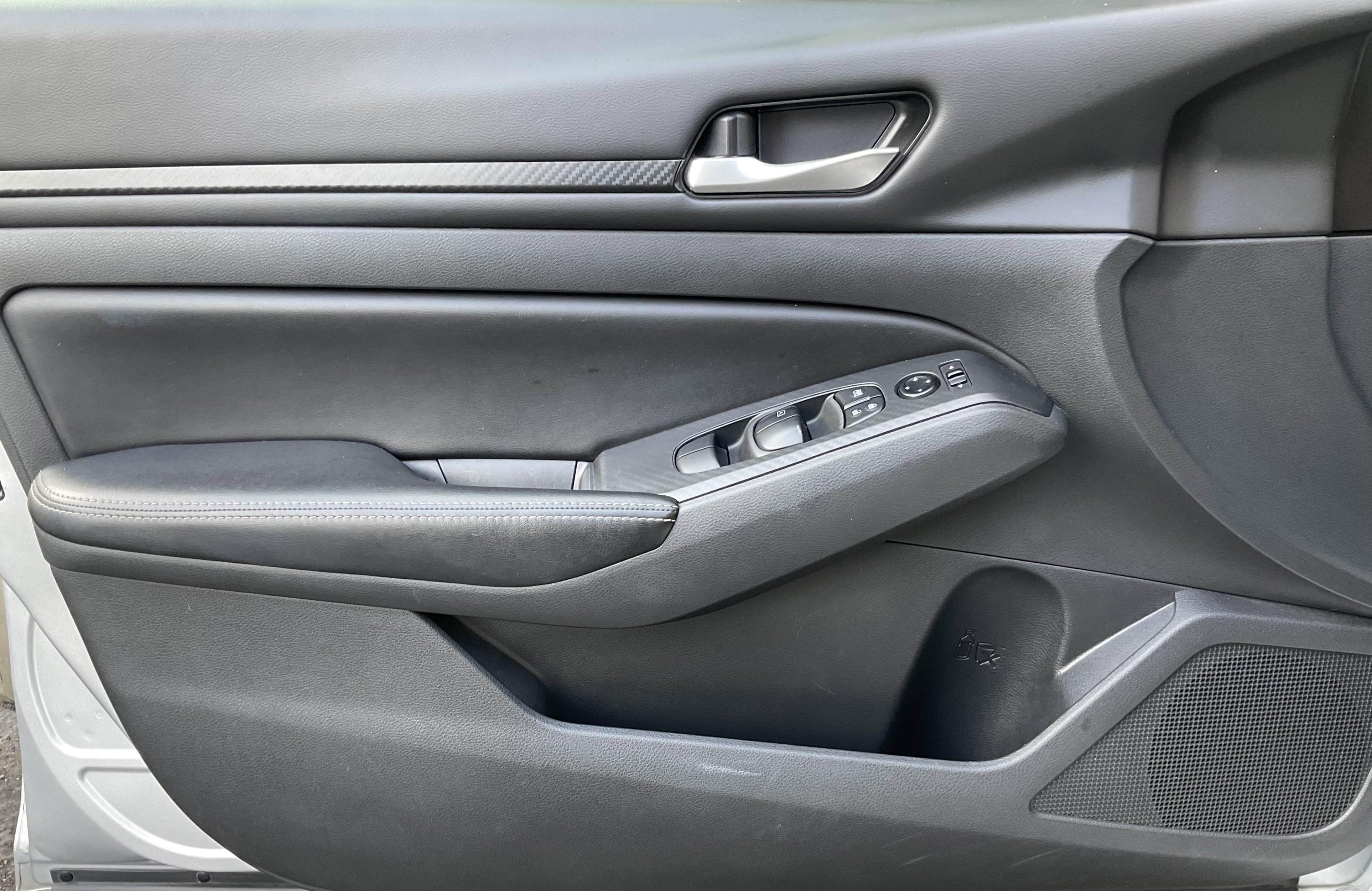 Used 2024 Nissan Altima 2.5 SV image 24