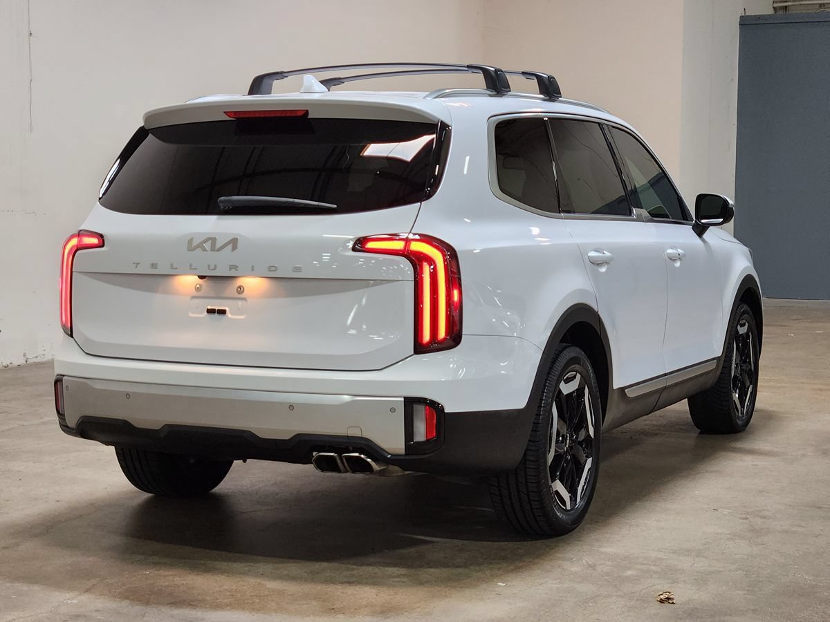Used 2024 Kia Telluride EX w/ EX Captain's Chair Package FWD image 8
