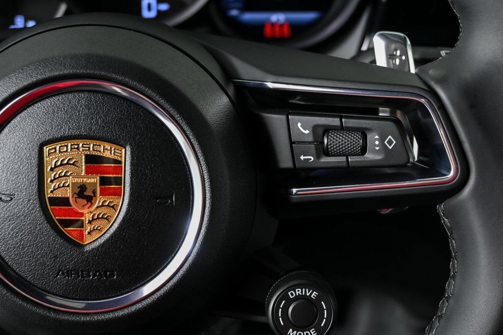 Certified 2026 Porsche Macan AWD/4WD image 11