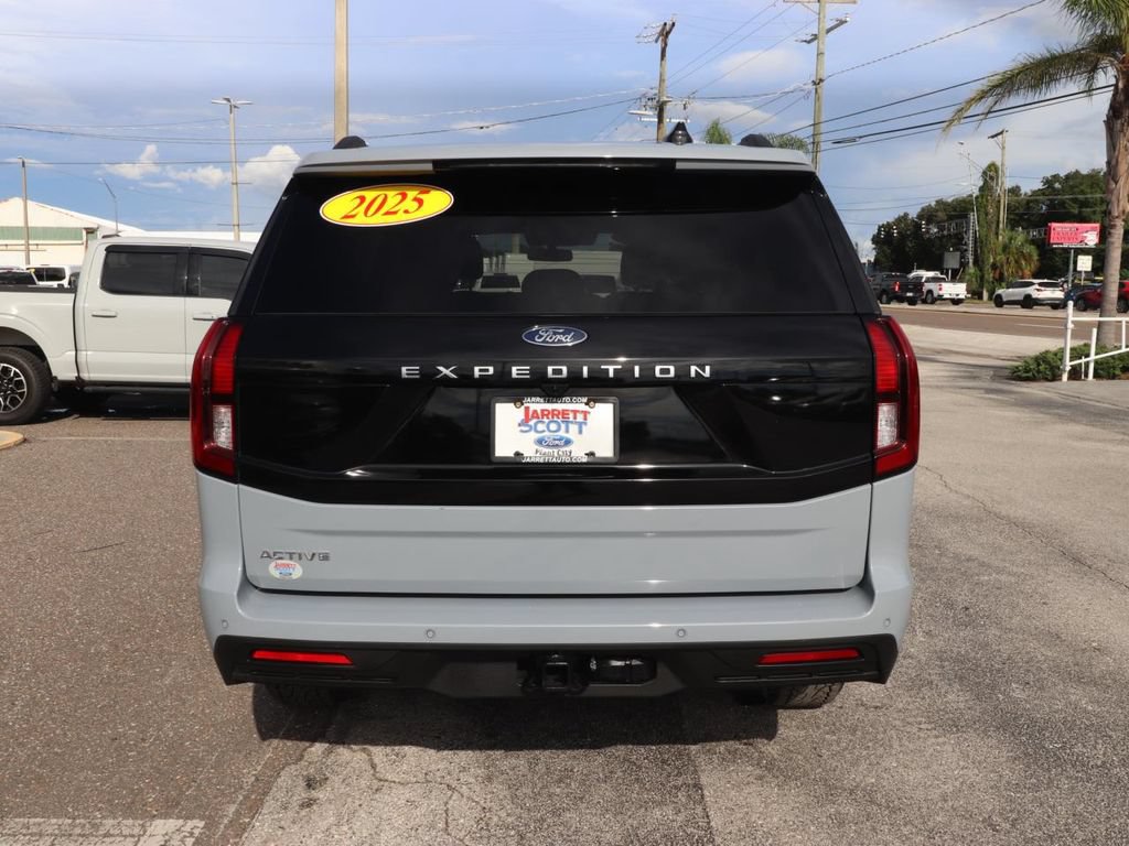Used 2025 Ford Expedition Active RWD image 14