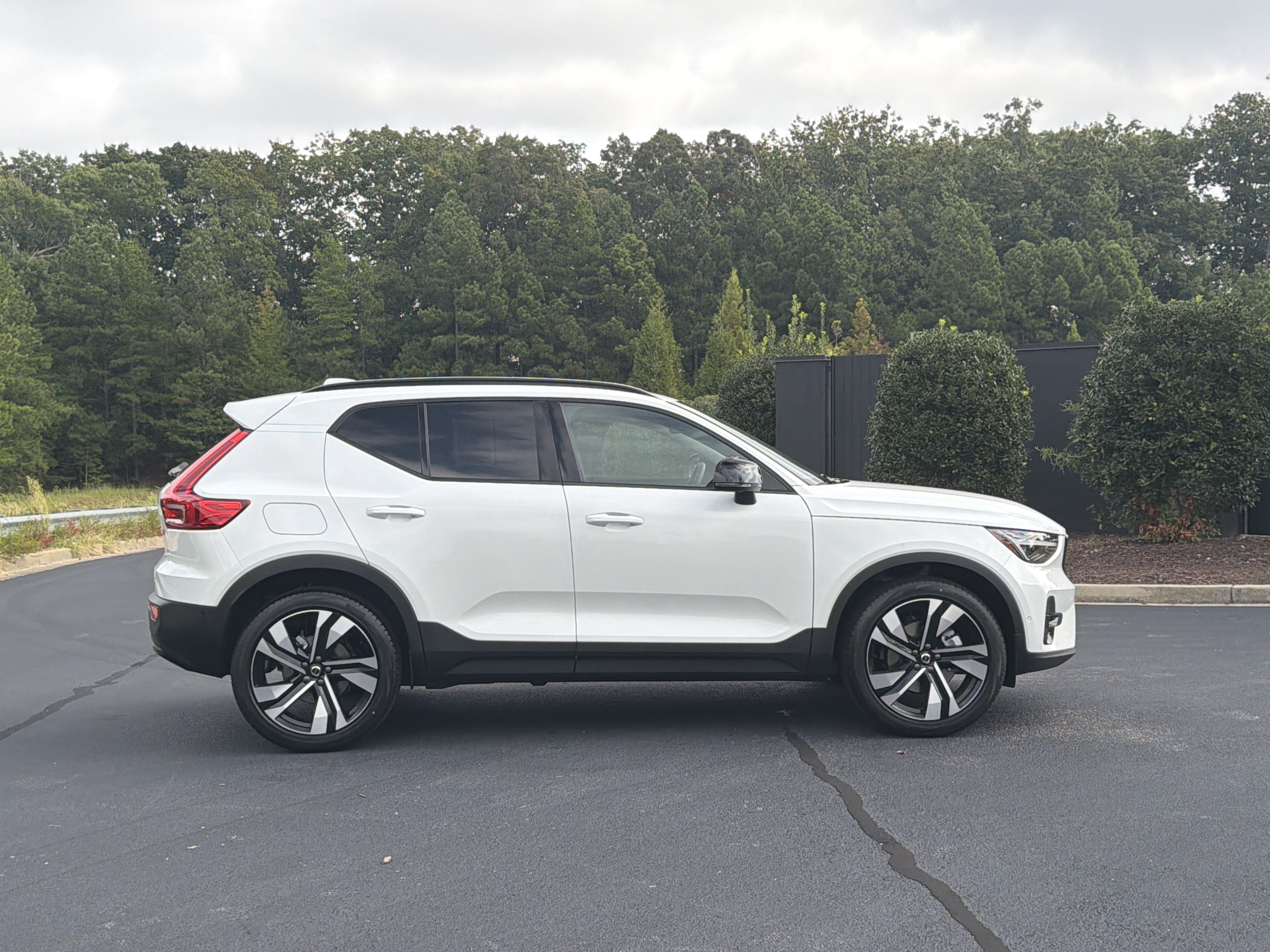 Used 2026 Volvo XC40 B5 Ultra w/ Protection Package Premier AWD/4WD image 5