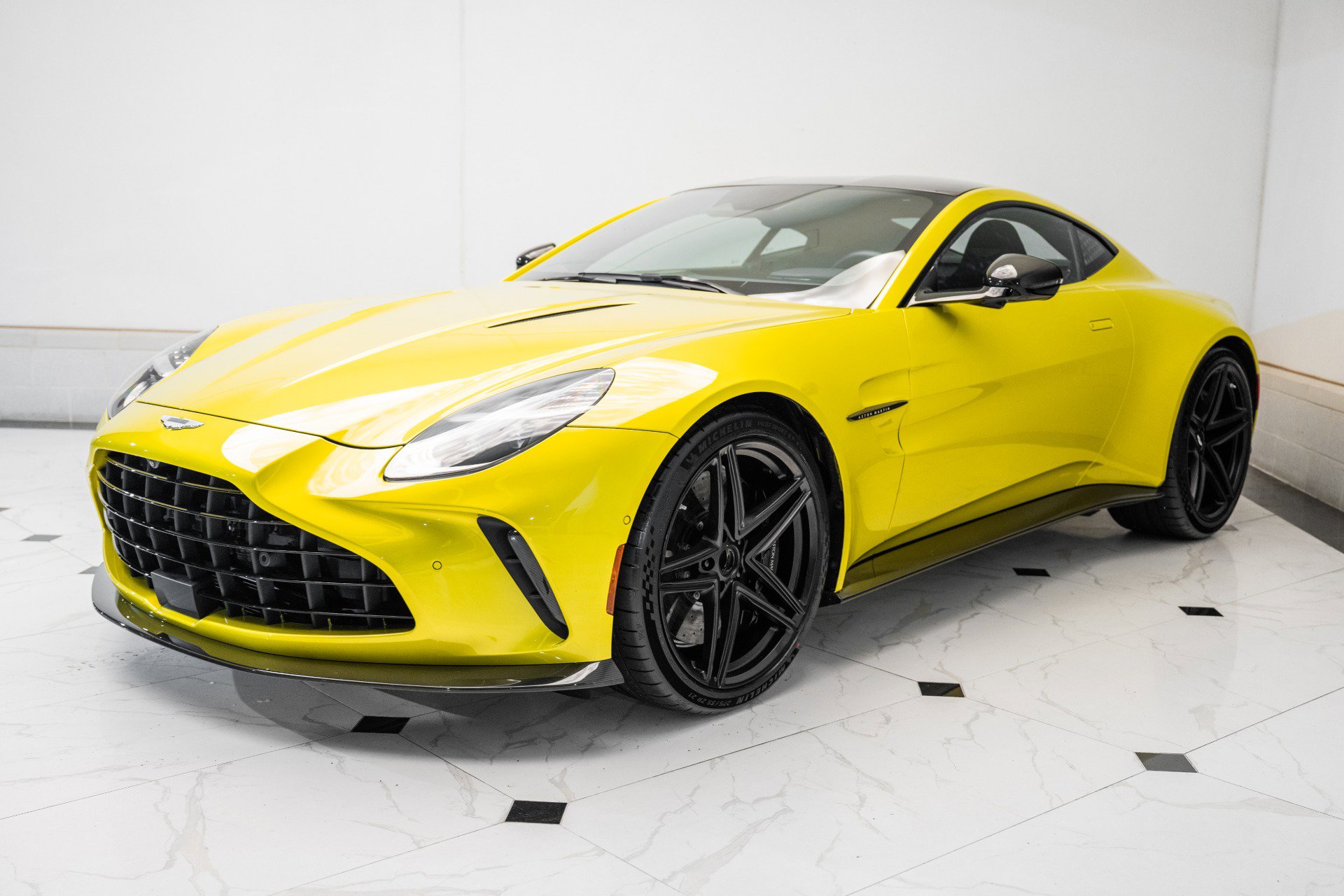 Used 2025 Aston Martin V8 Vantage Coupe image 41