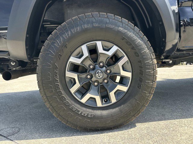 Used 2023 Toyota Tacoma TRD Off-Road w/ Technology Package AWD/4WD image 17