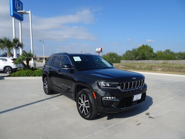 Used 2024 Jeep Grand Cherokee Limited w/ Luxury Tech Group II image 3