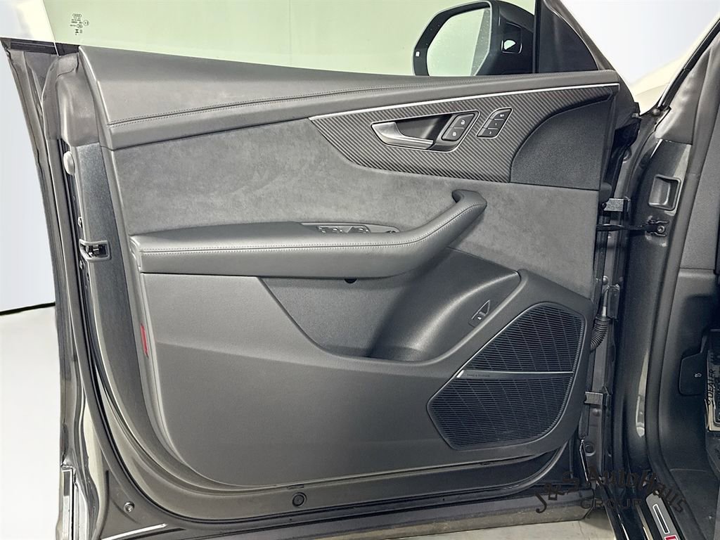 Used 2023 Audi RS Q8 w/ Black Optic Package image 22