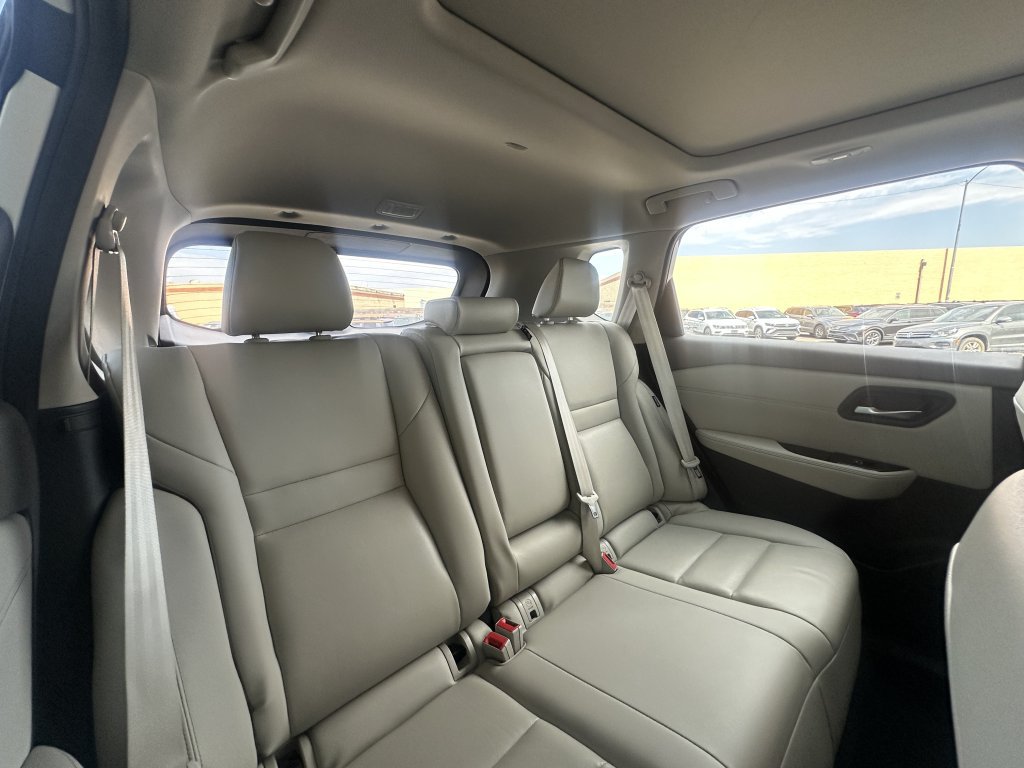 Used 2023 Nissan Rogue SL FWD image 45