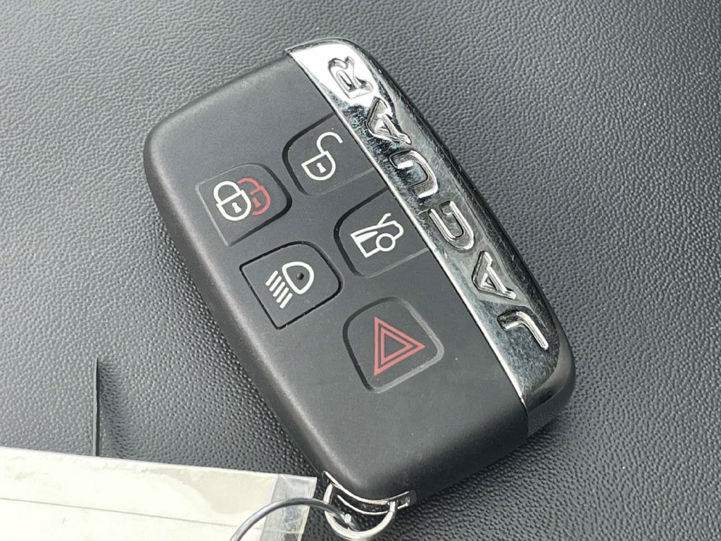 Used 2023 Jaguar F-TYPE R-Dynamic AWD/4WD image 28