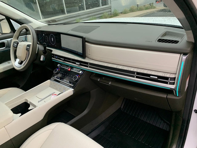 Used 2025 Hyundai Santa Fe Calligraphy image 11