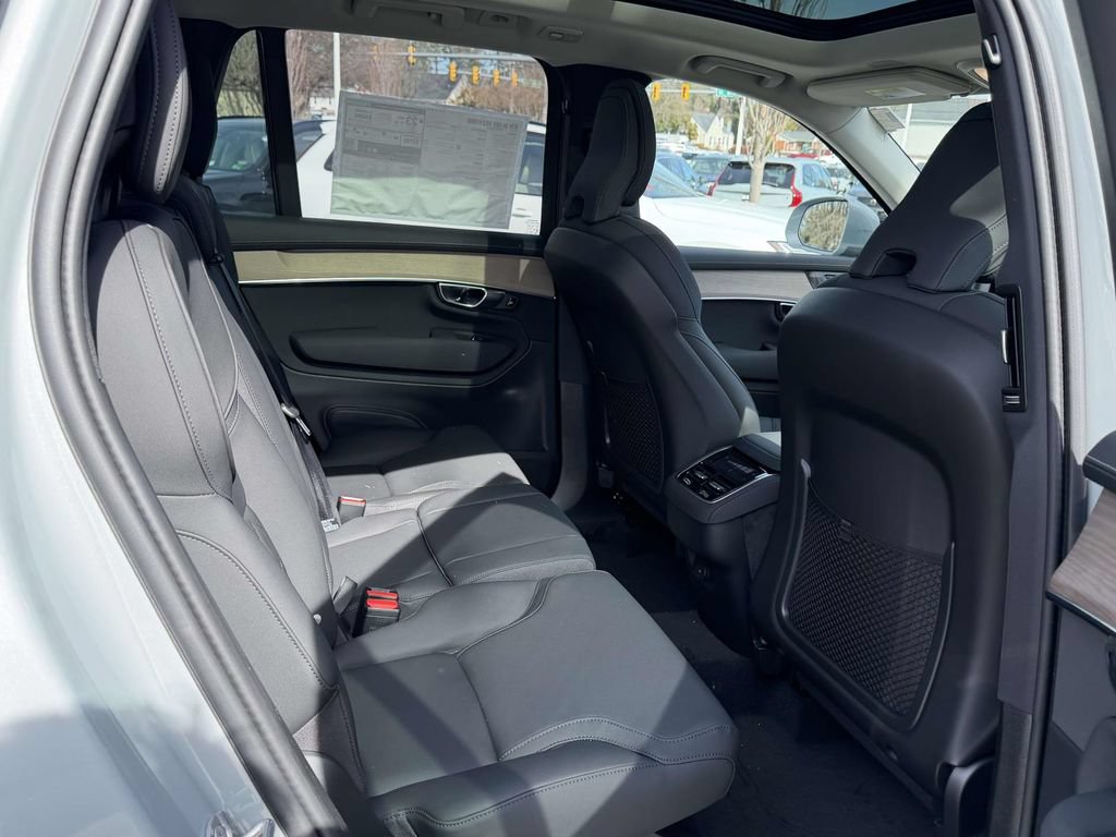 New 2026 Volvo XC90 B6 Plus w/ Protection Package Premier AWD/4WD image 12