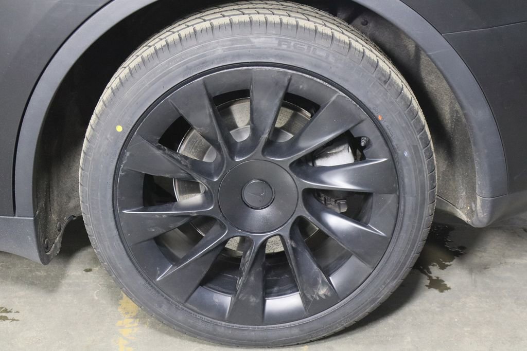 Used 2021 Tesla Model Y Long Range image 35