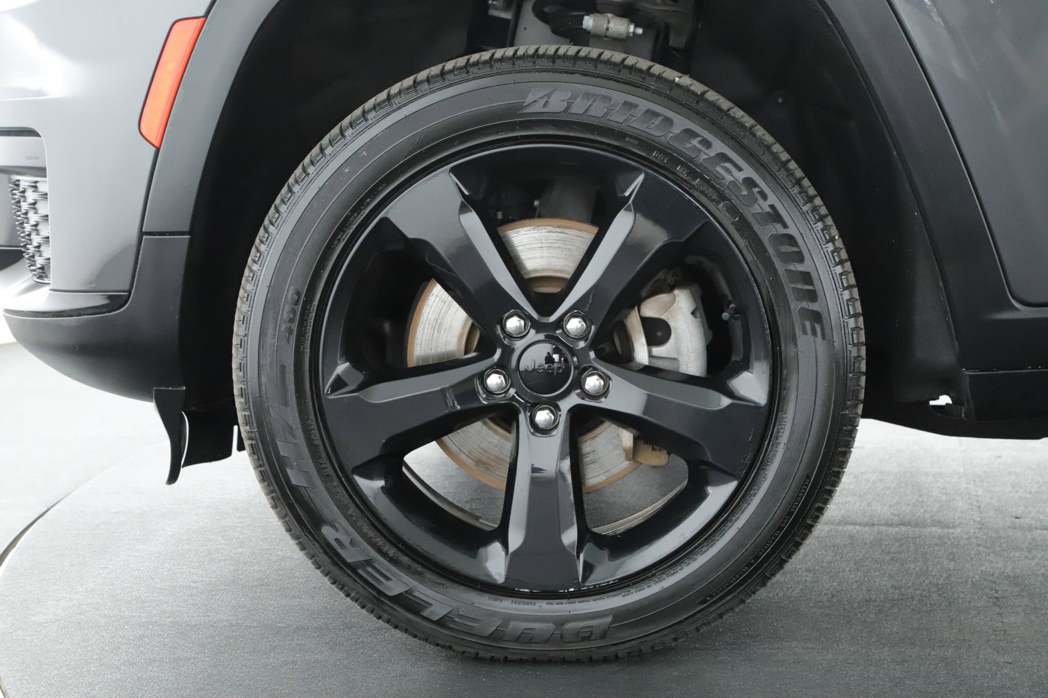 Used 2023 Jeep Grand Cherokee L Laredo image 21