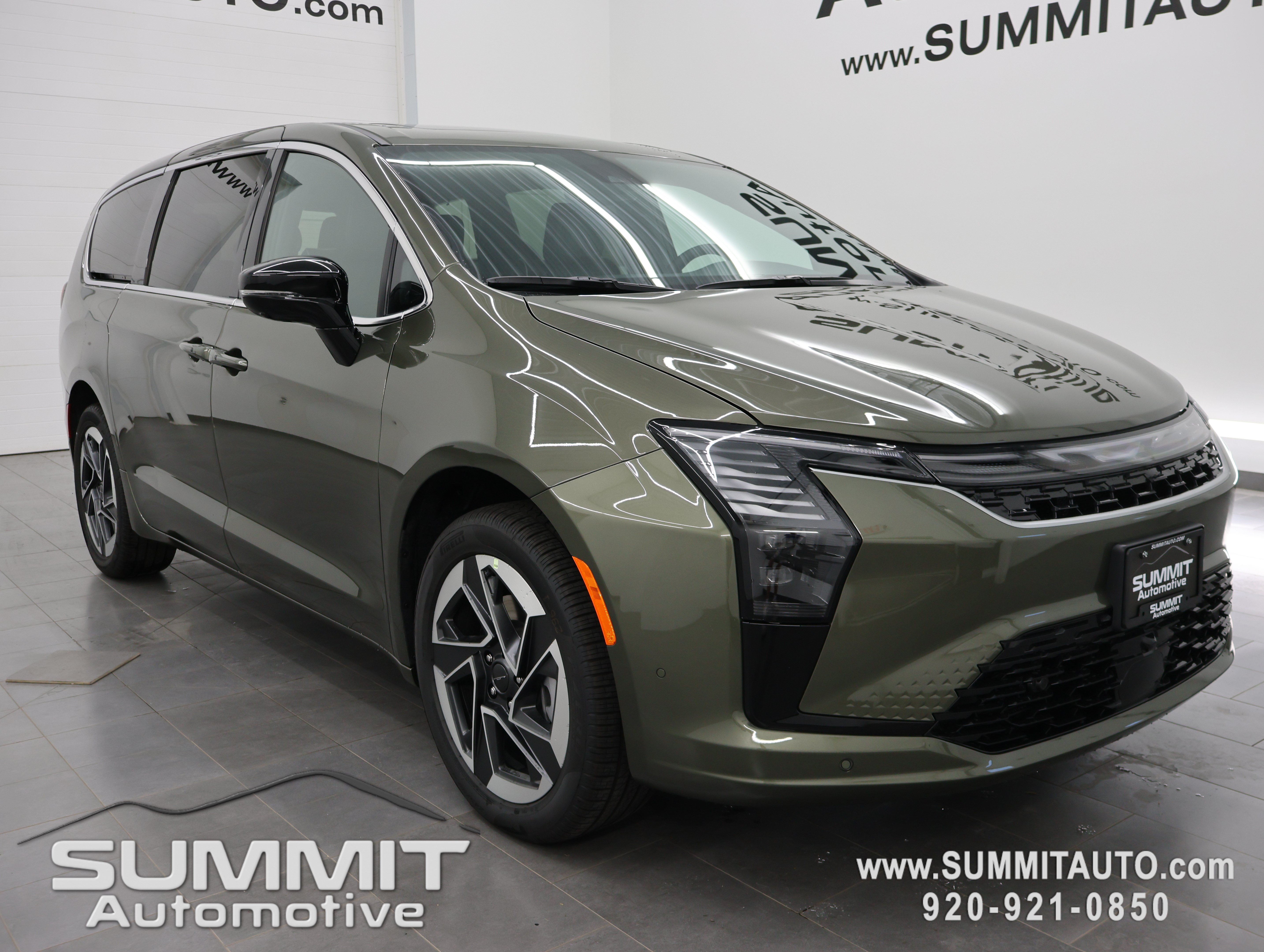 New 2027 Chrysler Pacifica Limited AWD/4WD image 2