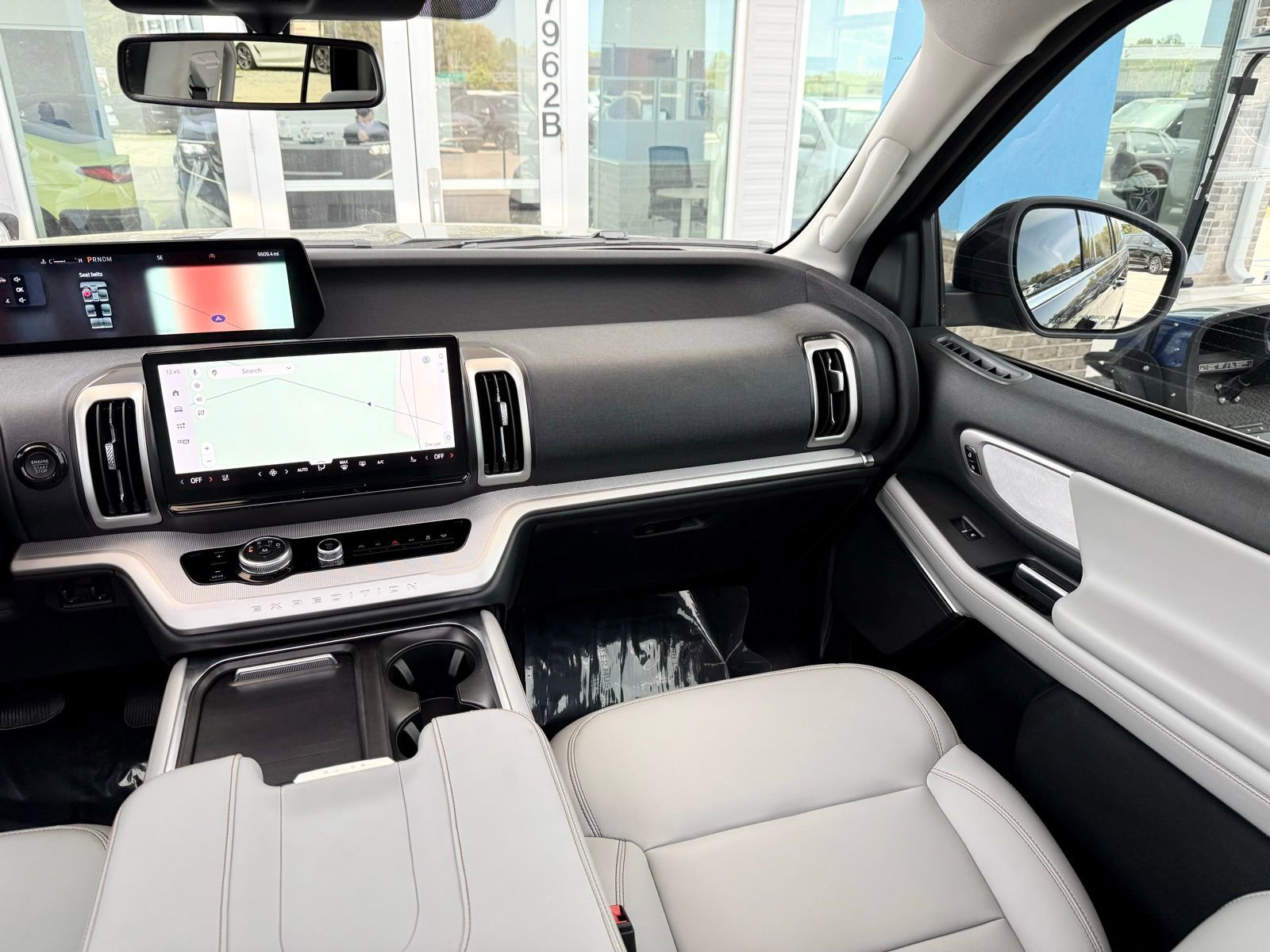 Used 2025 Ford Expedition Active image 35